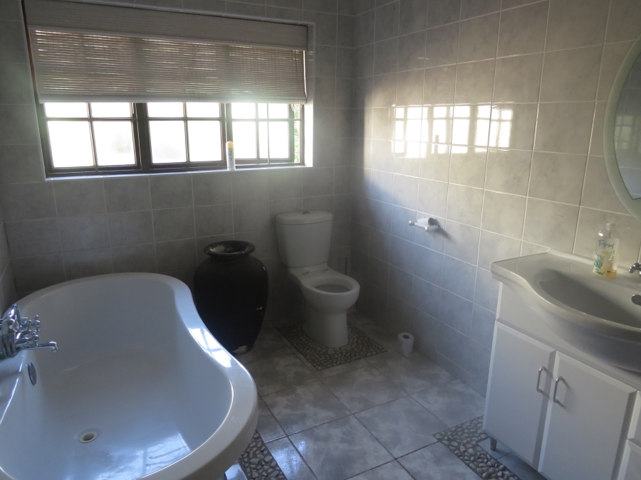 To Let 4 Bedroom Property for Rent in Mountainside Western Cape